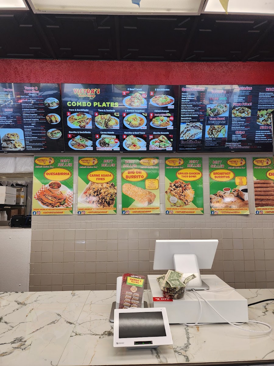 Victor’s Tacos menu board