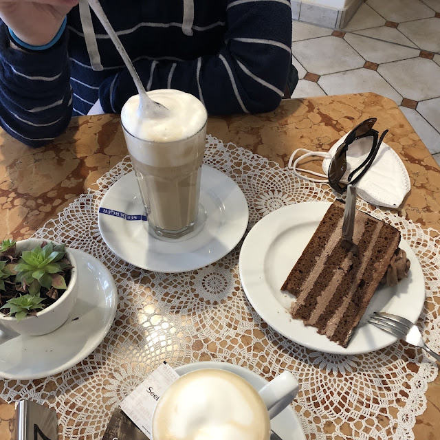 Top Chocolate Cake