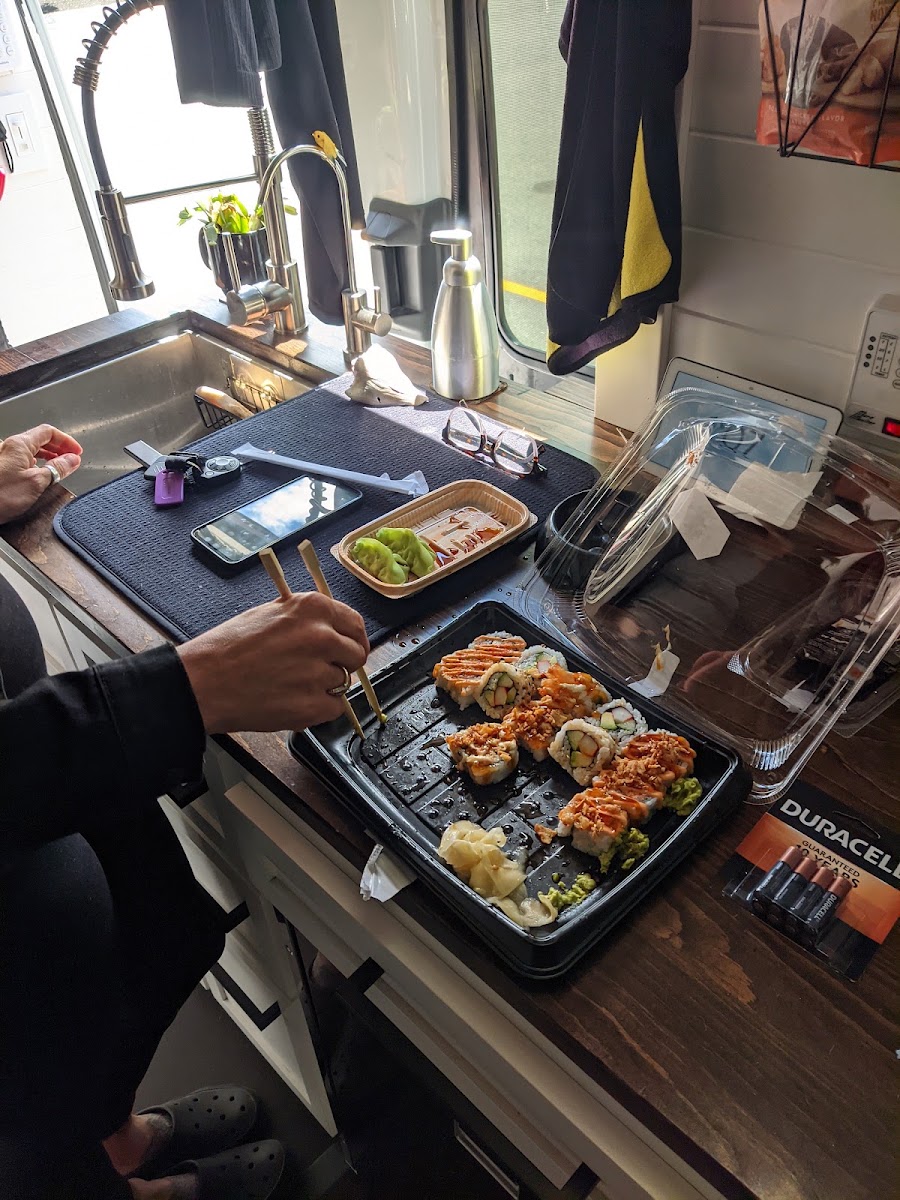 SNOWFOX Sushi