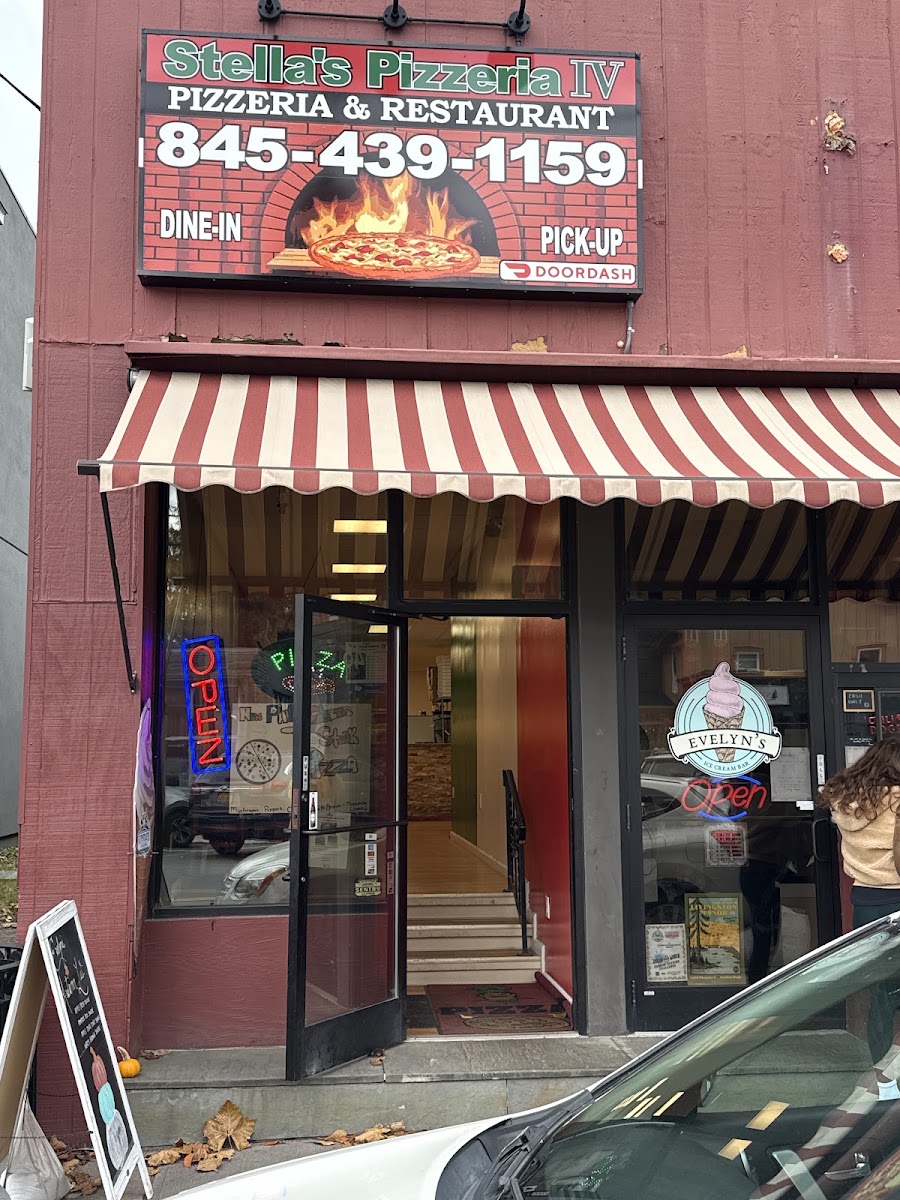 Stella's Pizzeria