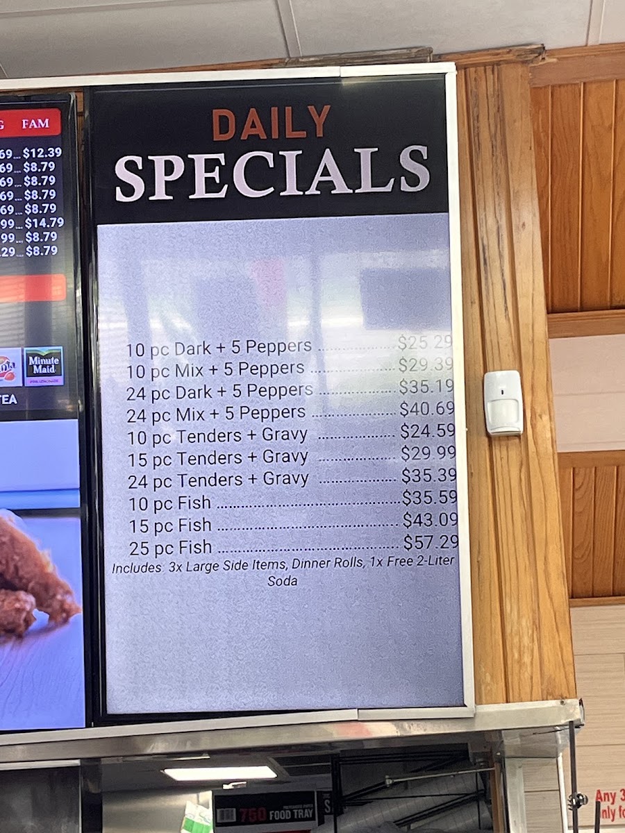 Lisa's Chicken menu board