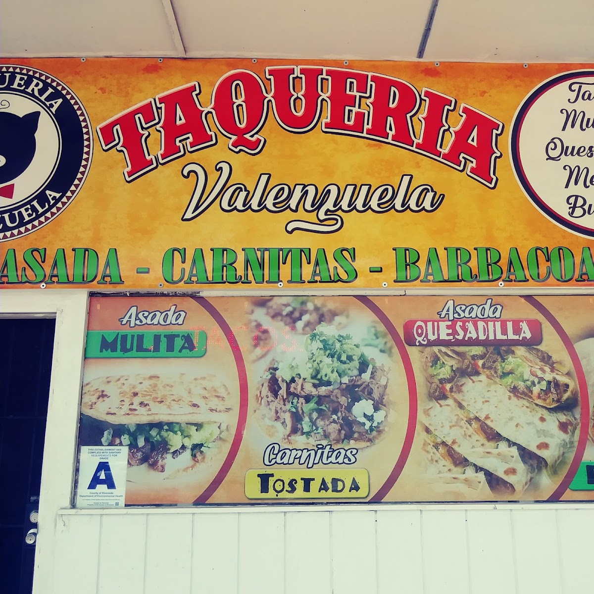 Tacos y mariscos Mendoza menu board