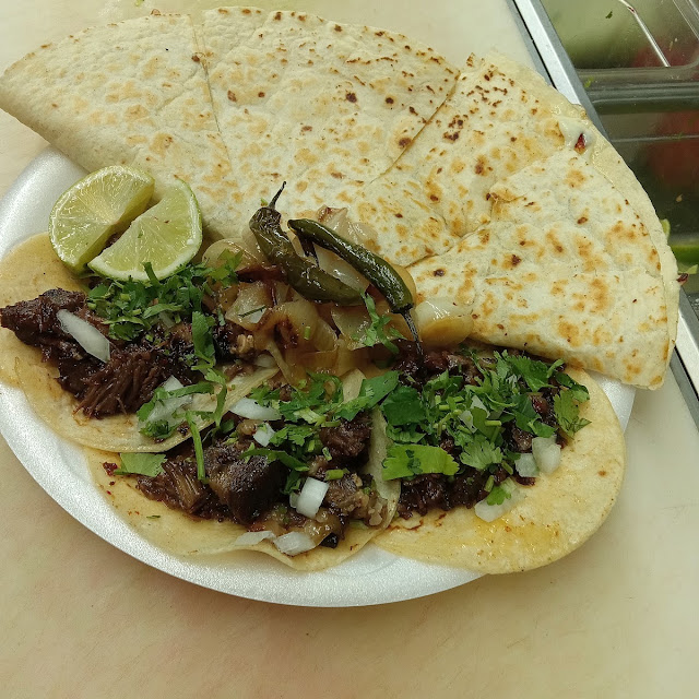 Quesadillas de Arina Y Tacos de Barbacoa
