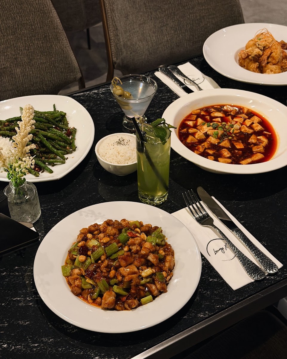 Lounge X