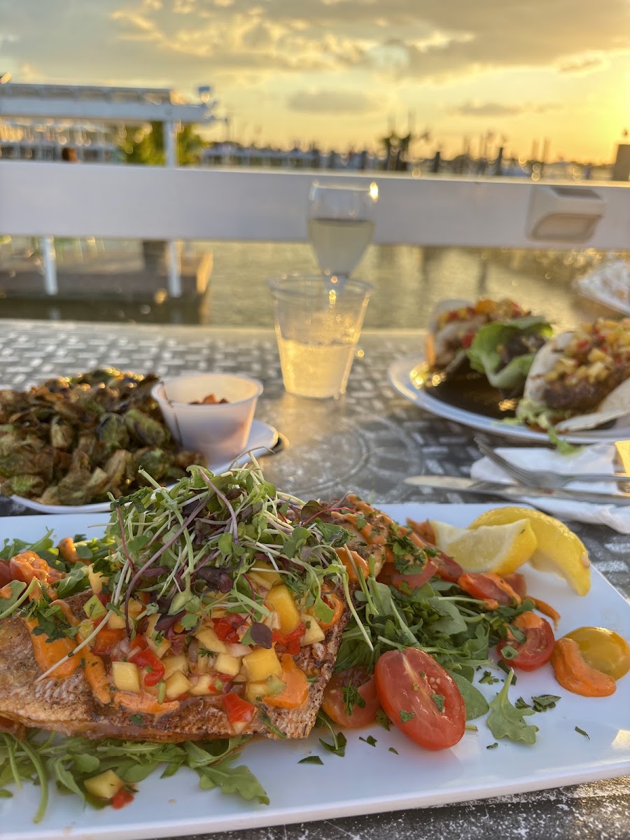 Scottys on the bay