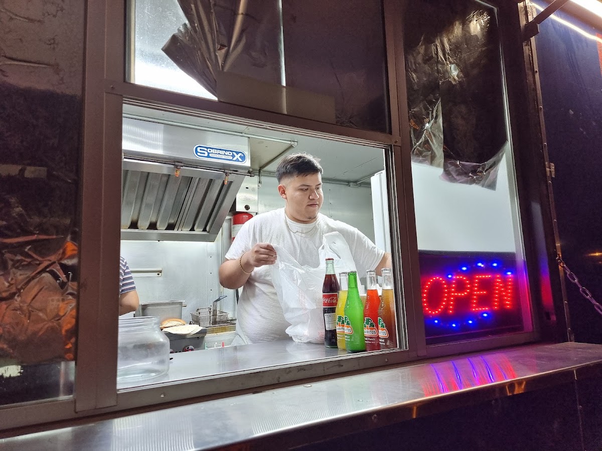 Antojitos y Taquitos El Marquez