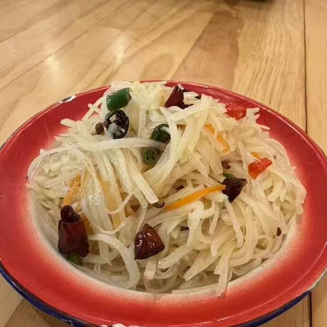 Stir-Fried Hot & Sour Shredded Potatoes