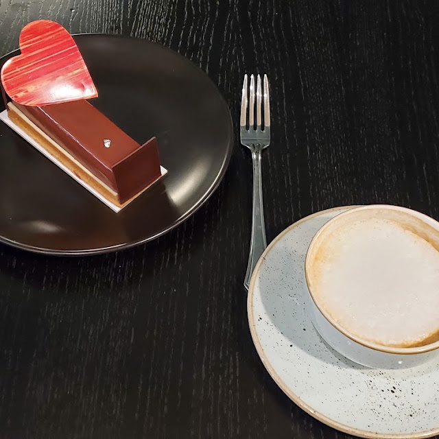 Capuccino with Cheesecake Slice