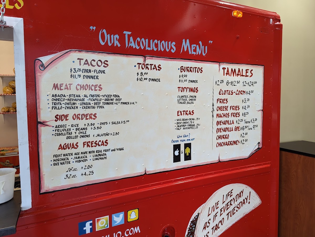 Ta Canijo menu board