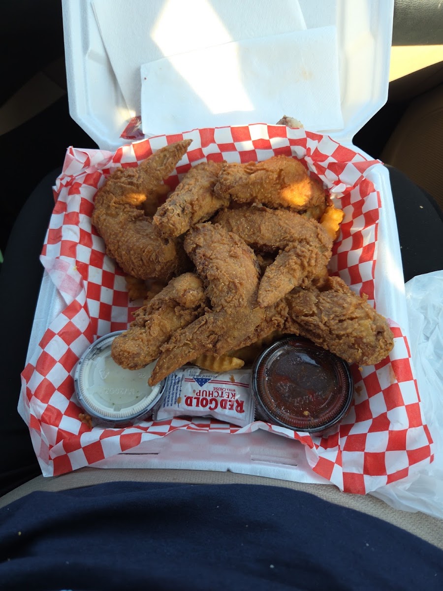 Cordell’s Wingz and Thangz