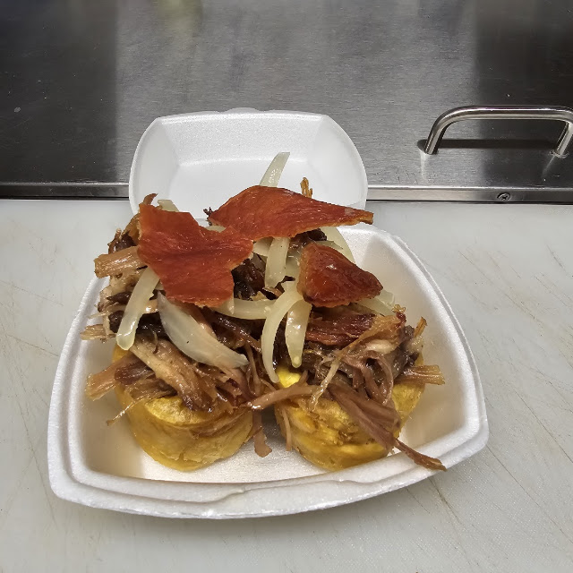 Tostones Rellenos De Lechon