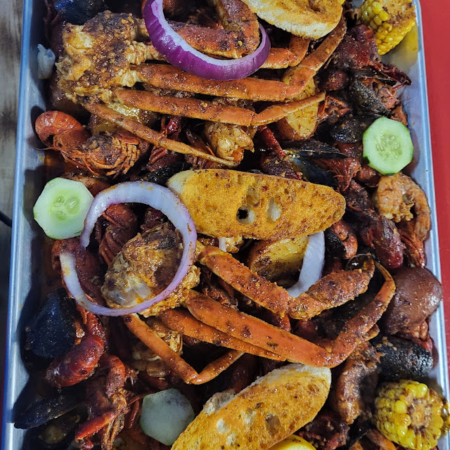 Charola Crawfish Boil