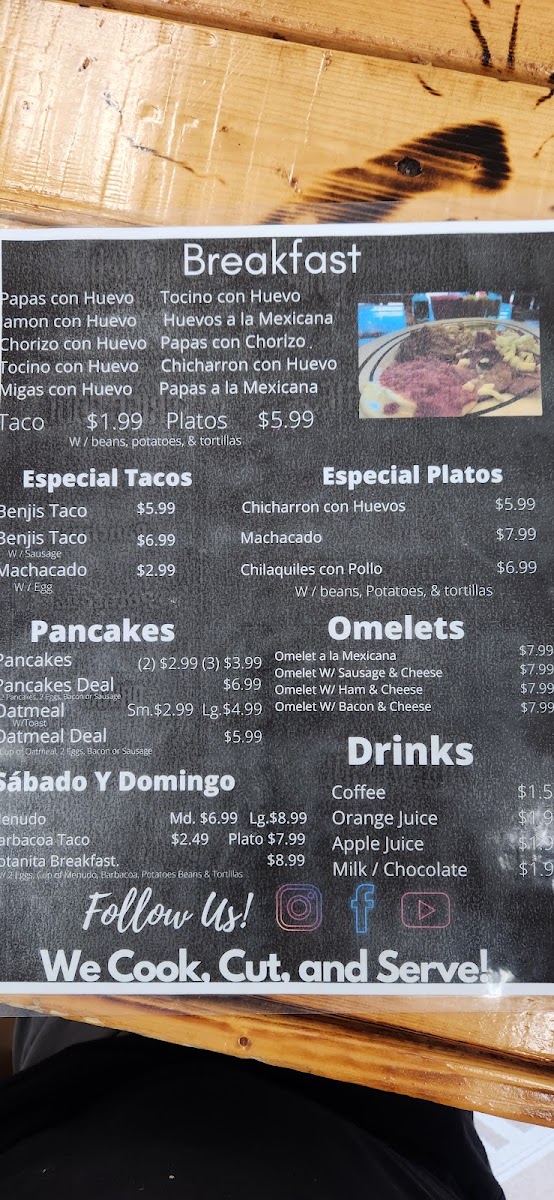 Benji's BBQ menu board